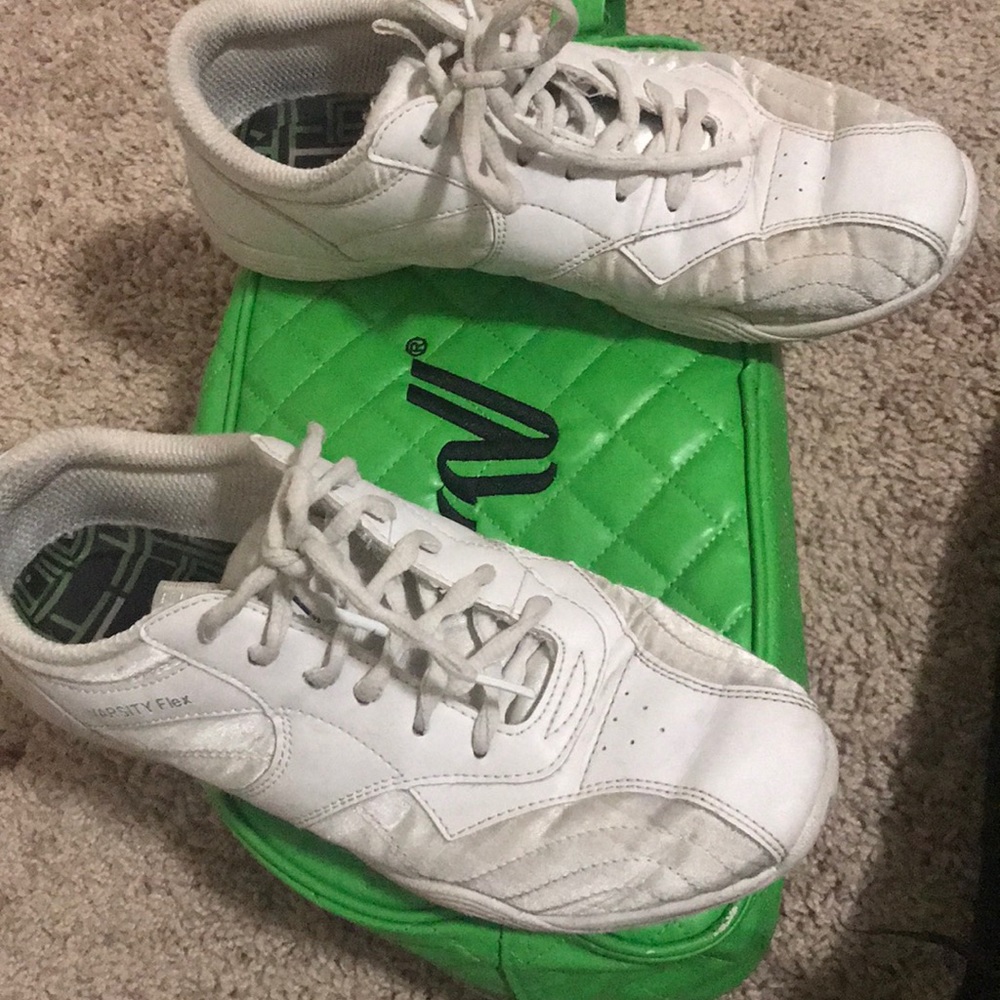 Varsity cheerleading shoes